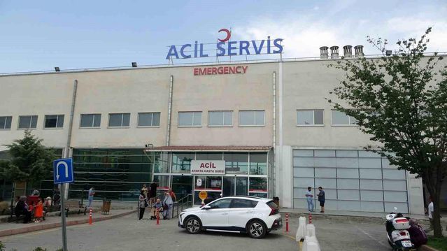 Malatya Yeşilyurt'ta İki Otomobil Çarpıştı: 3 Kişi Yaralandı
