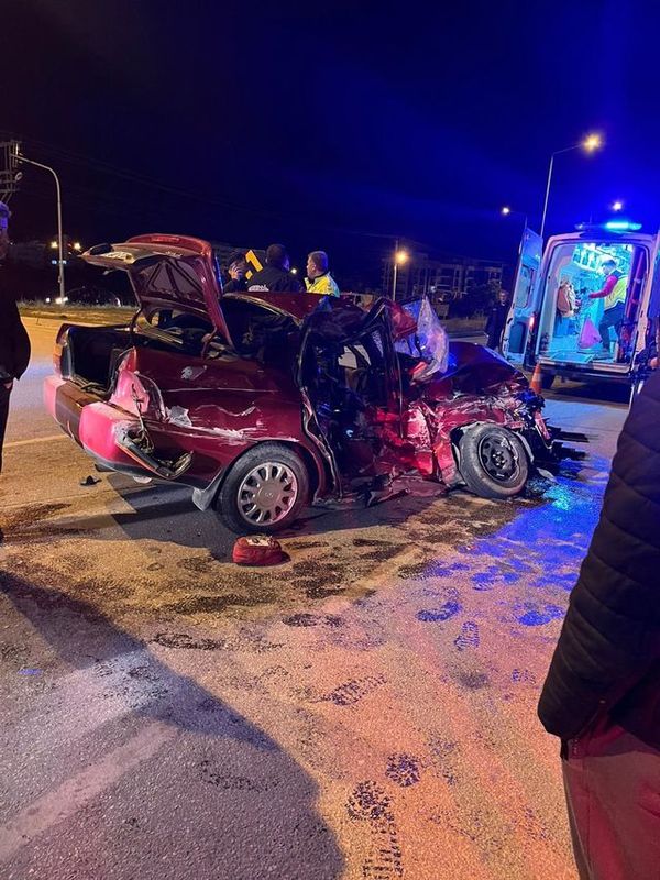 Silifke'de Minibüs ve Otomobil Çarpıştı: 1 Kişi Hayatını Kaybetti