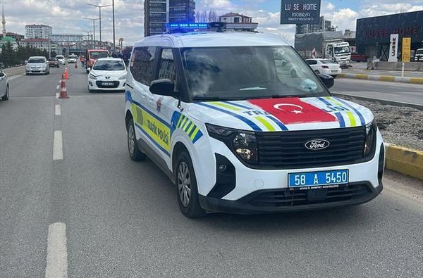 Sivas'ta Otomobilin Çarptığı 10 Yaşındaki Çocuk Ağır Yaralandı