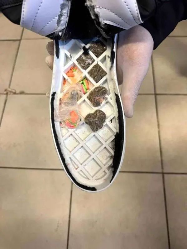 Şanlıurfa Karaköprü'de Ayakkabı Tabanında Uyuşturucu Ele Geçirildi