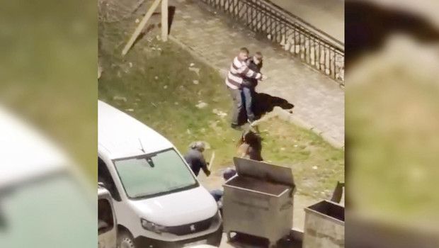 Komşular Arasında Çıkan Tartışma Sopalı Kavgaya Dönüştü