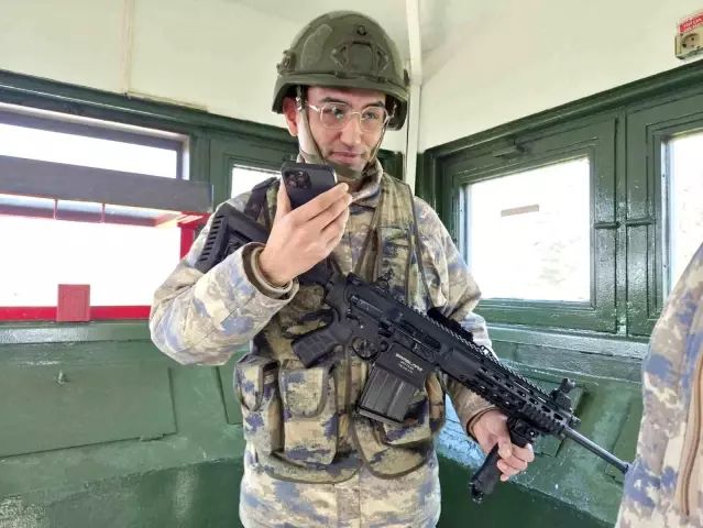 Eskişehir 1. Ana Jet Üssü'nde Ramazan Bayramı'nda Annelere Duygusal Anlar