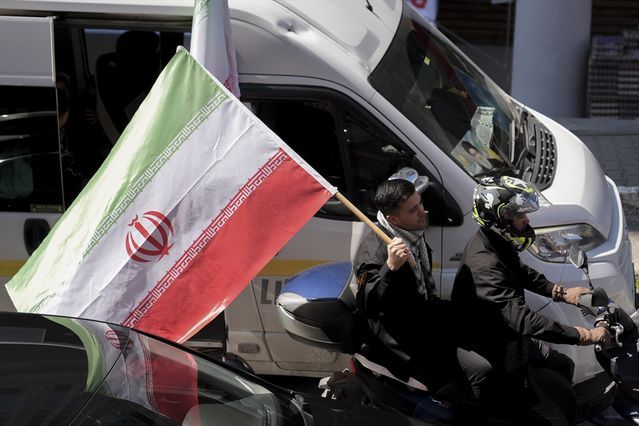 Küçükçekmece'de İran'a Destek Konvoyu Düzenlendi