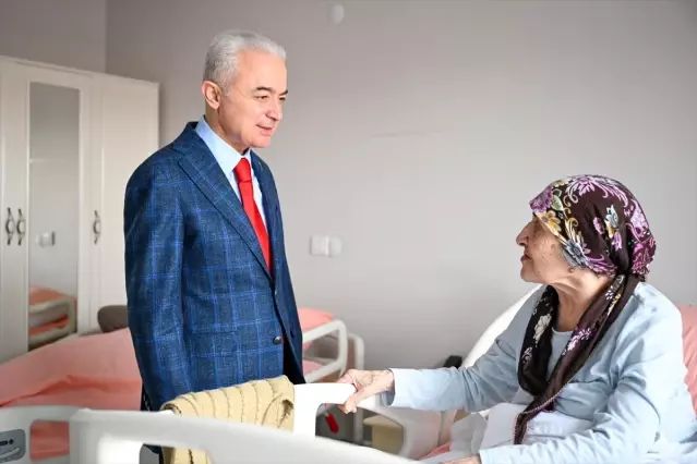 Vali Uğur Turan, Yaşlılar Haftası Kapsamında Huzurevini Ziyaret Etti