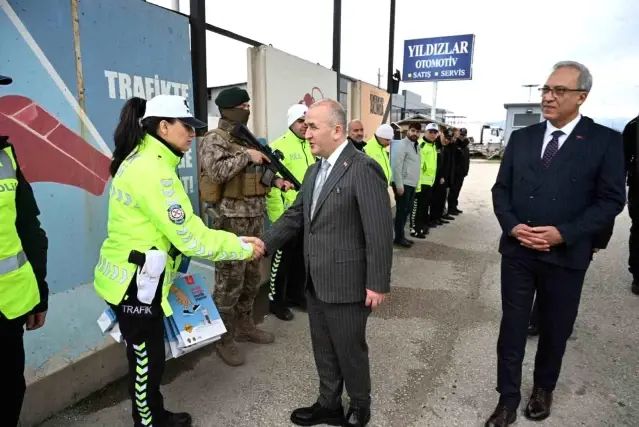 Vali Numan Hatipoğlu Trafik Uygulama Noktalarını Ziyaret Etti ve Bayramı Kutladı