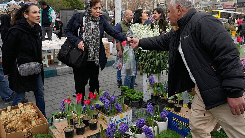 Tahran’da Nevruz Öncesi Çarşılar Saldırılara Rağmen Canlandı