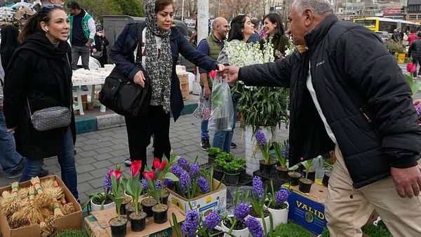 Tahran’da Nevruz Öncesi Çarşılar Saldırılara Rağmen Canlandı