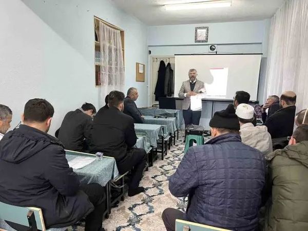 Hisarcık'ta Din Görevlilerine Vaaz Becerileri Eğitimi Başladı