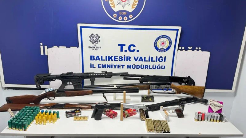 Ayvalık'ta 7 Adrese Eş Zamanlı Operasyon: Silah ve Uyuşturucu Ele Geçirildi