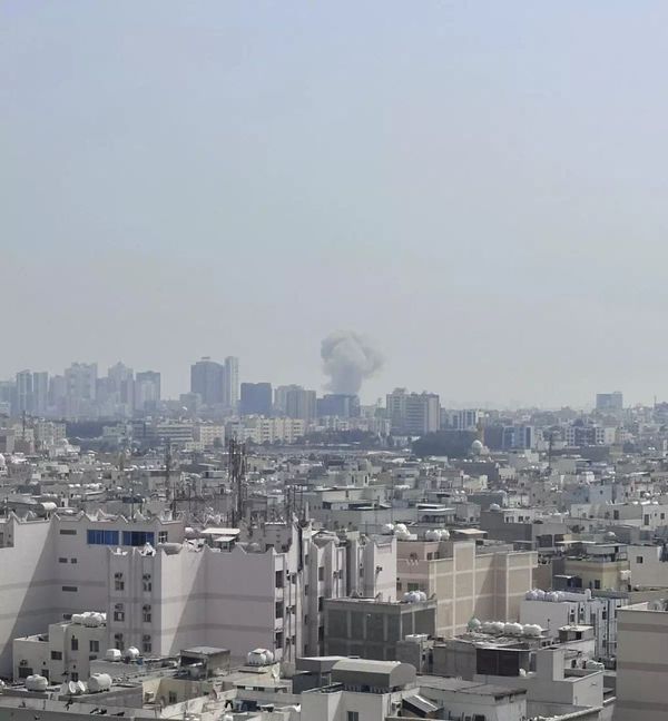 İran, Bahreyn'deki ABD 5'inci Filo Üssüne Füze Saldırısı Düzenledi