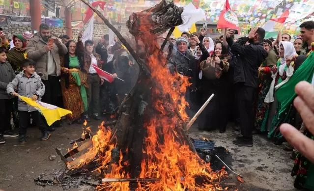 Hakkari'de DEM Parti'nin Nevruz Etkinliği Güvenlik Önlemleriyle Gerçekleşti