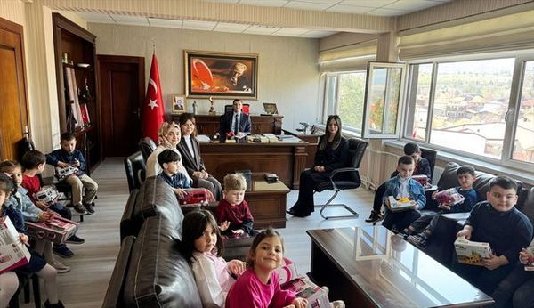 Güdül Anaokulu Öğrencileri Kaymakam Naim Akar’ı Ziyaret Etti