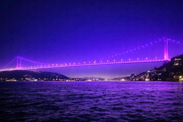 Kanserde Erken Teşhis Mesajı Galata Kulesi'nde Yansıtıldı