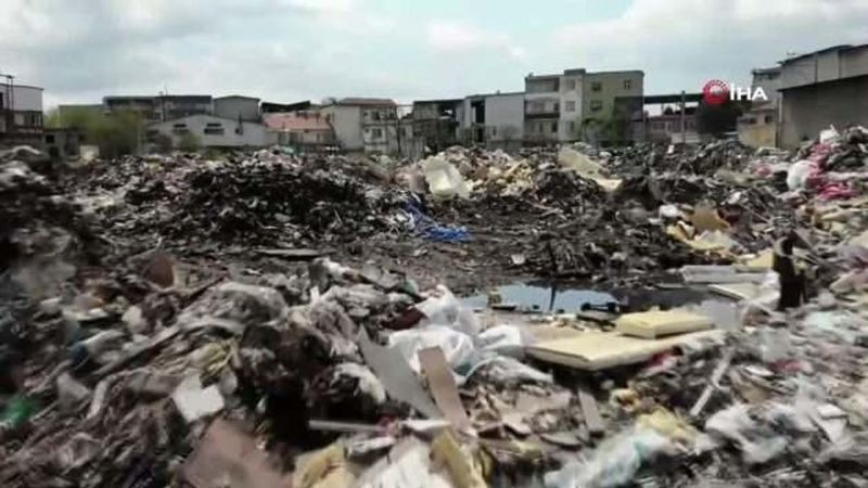 İzmir Buca’daki Sanayi Bölgesinde Çöp Sorunu Esnafı Zorluyor