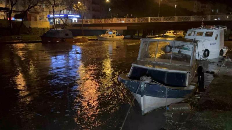 Atikhisar Barajı Doldu, Sarıçay ve Kepez Çayı Taşarak Taşkınlara Neden Oldu