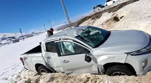 Van'da Kamyonetin Şarampole Yuvarlanması Sonucu 3 Kişi Yaralandı