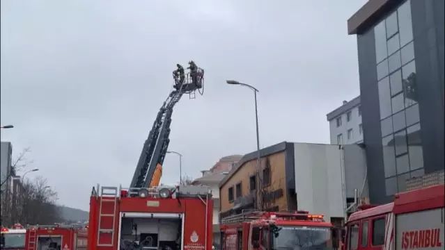 Ataşehir'deki Metal İmalathanesinde Çıkan Yangın Kontrol Altına Alındı