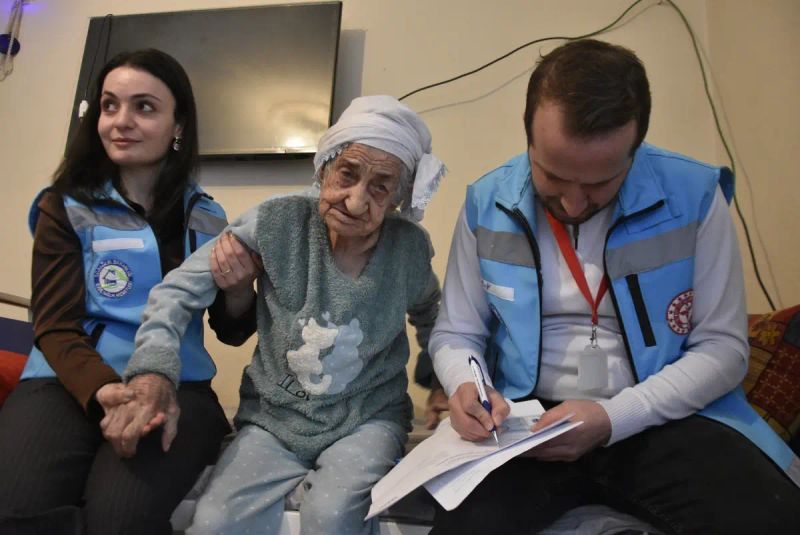 Bitlis'te 101 Yaşındaki Hamide Allahverdi'ye Evde Sağlık Hizmeti