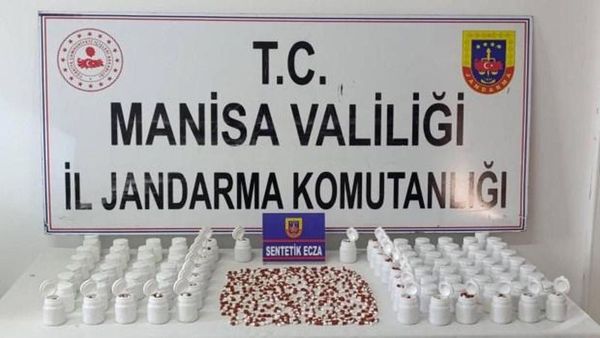 Soma’da Jandarma Zehir Sevkiyatını Önledi: Araçta 5 Bin 110 Uyuşturucu Hap Bulundu