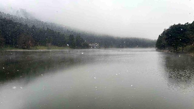 Bolu Gölcük Tabiat Parkı'nda Kar ve Sis Yoğunluğu Devam Ediyor