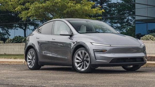 Tesla Model Y Satışları Düştü Ama Zirvedeki Yerini Korudu