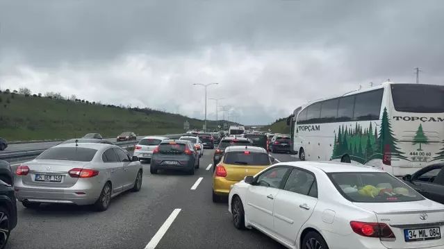İstanbul-İzmir Otoyolu Bursa Kesiminde Bayram Sonu Yoğunluğu Yaşanıyor