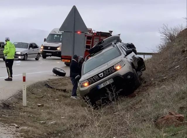 Eğirdir'de Üç Araçlı Trafik Kazasında 8 Kişi Yaralandı