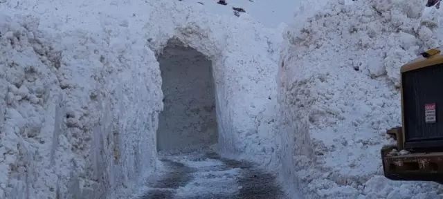 Van'da Kar Tüneliyle Zorlu Kış Koşullarında Ulaşım Sağlanıyor