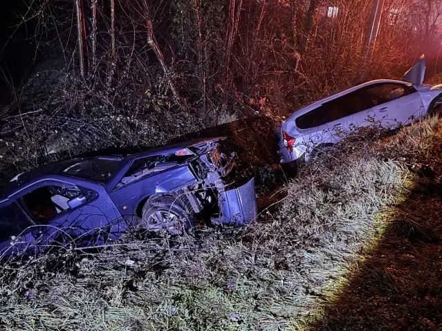 Düzce'de İki Otomobilin Çarpışması Sonucu 6 Kişi Yaralandı