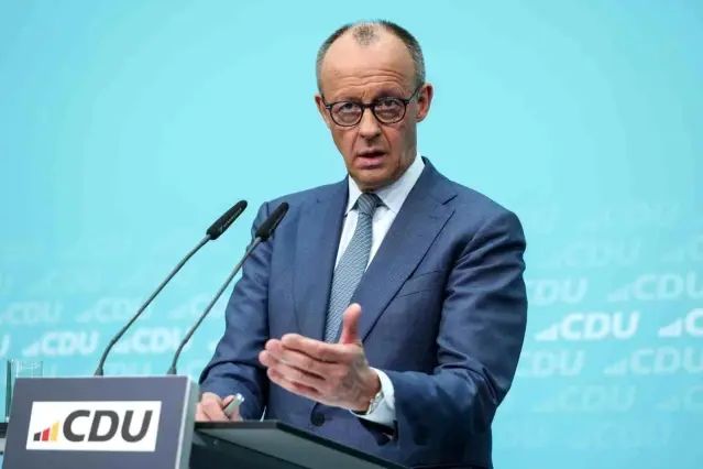 Merkel, Trump ile İran'a Yönelik Saldırıların Ertelenmesini Görüştü