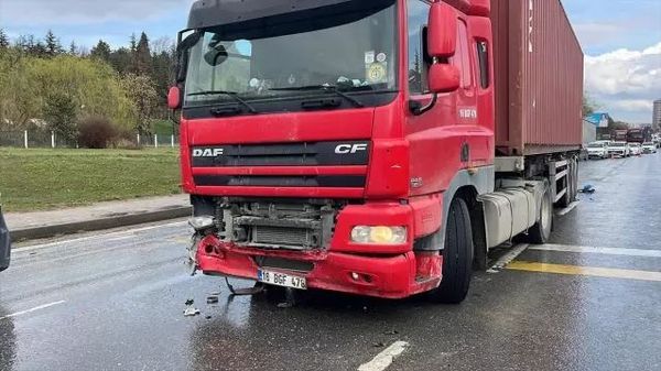 Eskişehir'de Zincirleme Kaza: Bir Kişi Araçta Sıkıştı