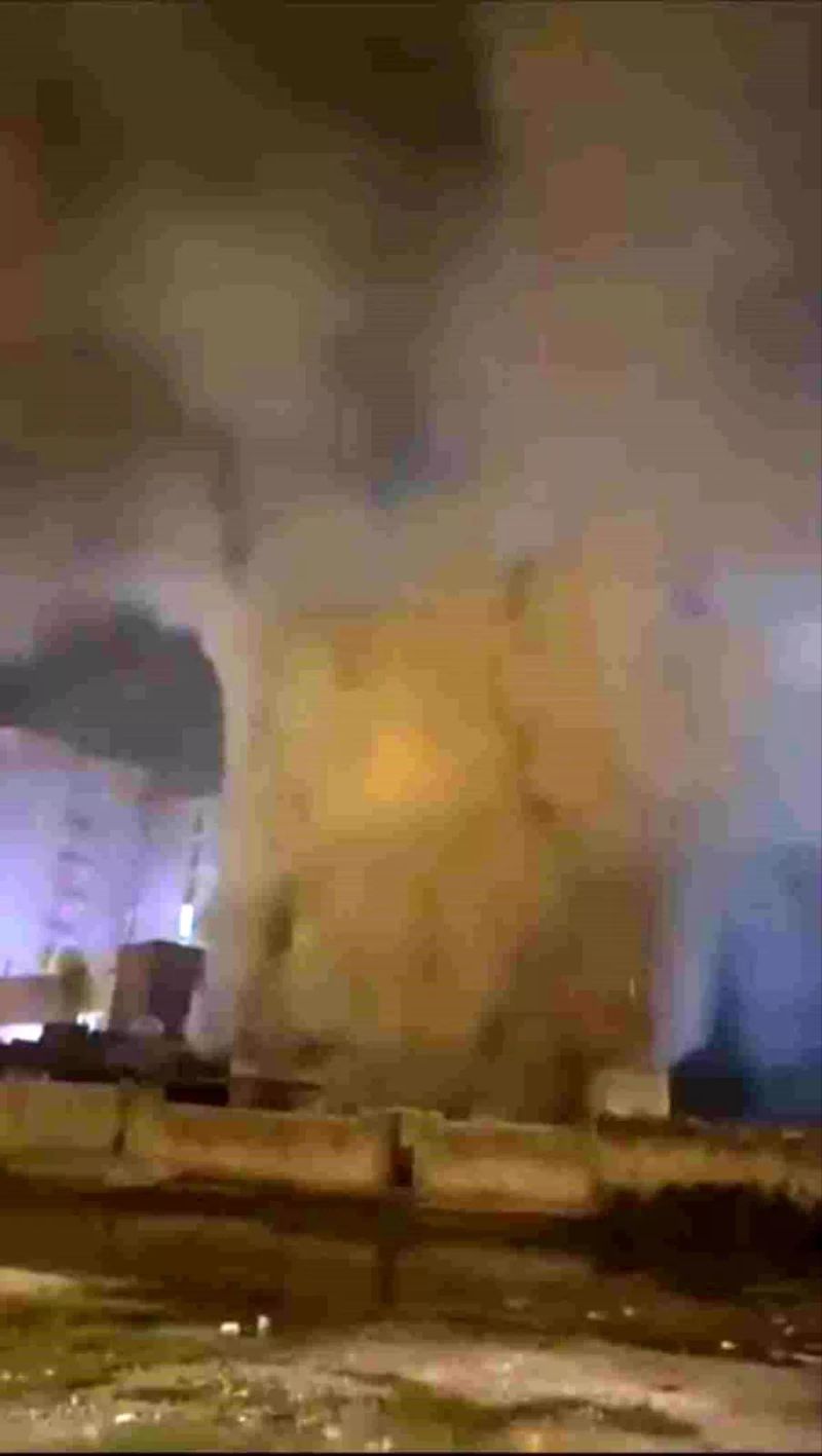 Kızıltepe'deki Mobilya Atölyesinde Yangın Çıktı, İtfaiye Müdahale Etti