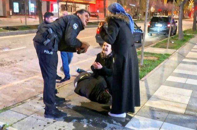 Aksaray'da 'Yan Baktın' Kavgası: 1 Ağır Yaralı, 4 Gözaltı