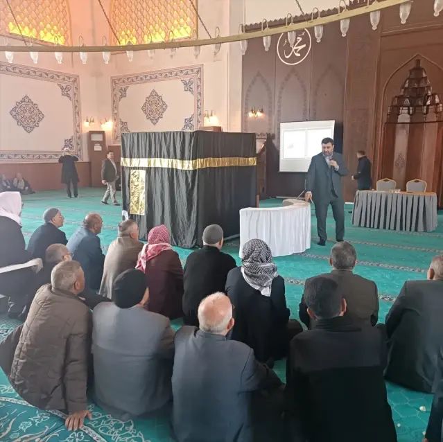 Şanlıurfa'da Hac Adaylarına Hazırlık Eğitimi Verildi