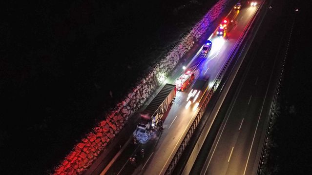 Bilecik'te Un Yüklü Tırda Yangın Çıktı, İtfaiye Müdahale Etti