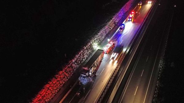 Bilecik'te Un Yüklü Tırda Yangın Çıktı, İtfaiye Müdahale Etti