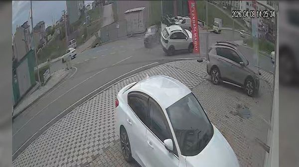 Çayırova Kavşağında İki Cip Çarpıştı: 7 Kişi Yaralandı