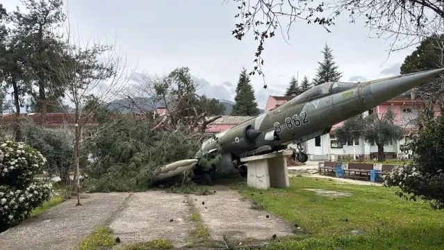 Denizli'de Kuvvetli Rüzgar Hayatı ve Altyapıyı Olumsuz Yönde Etkiledi