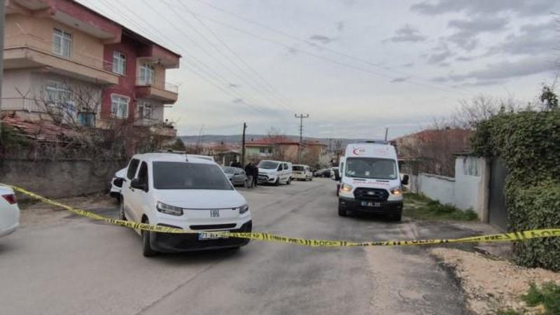 İki Oğlunun Bıçak ve Nacakla Saldırdığı Baba Hayatını Kaybetti