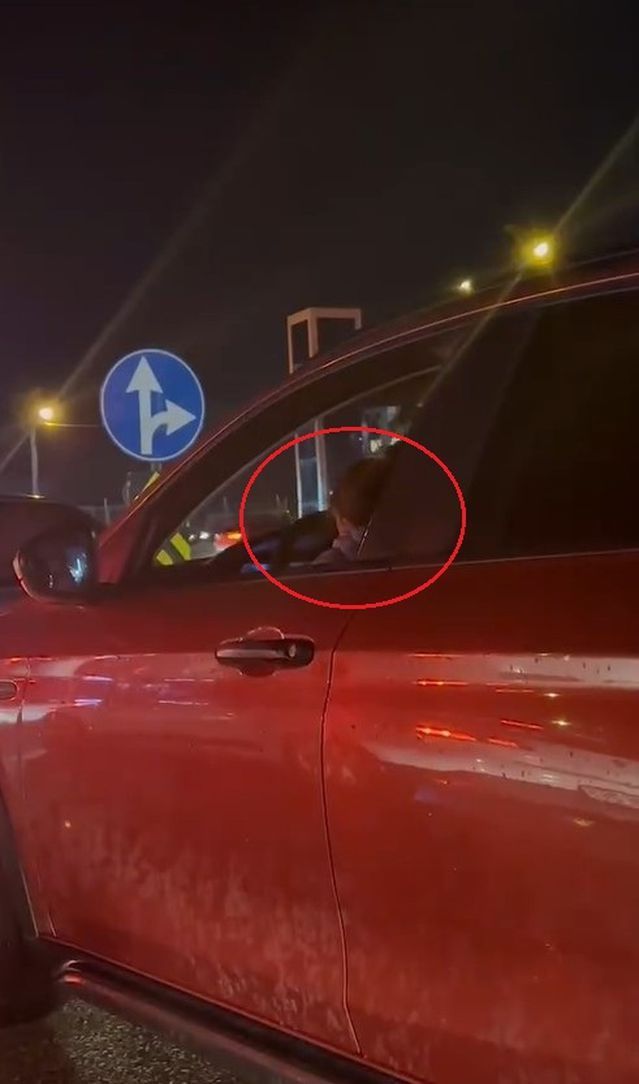 İnegöl'de Sürücünün Kucağındaki Çocukla Trafikte Seyri Kamerada