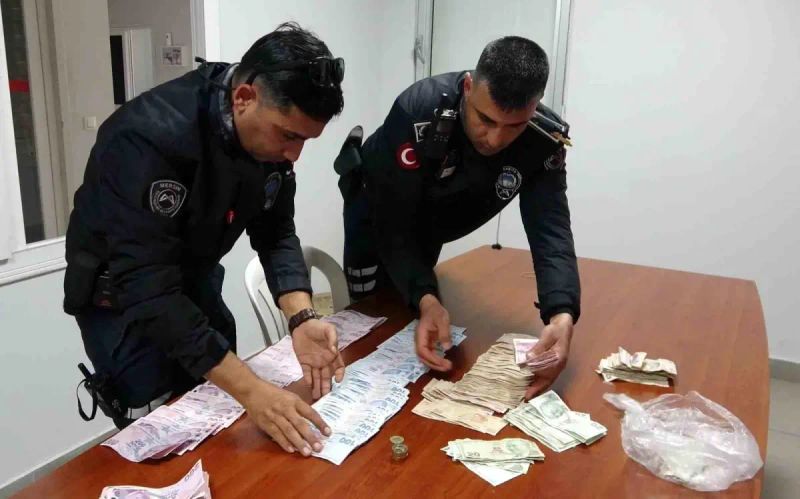 Mersin'de Dilencilerin Üzerinden 24 Bin 577 TL Para Çıktı