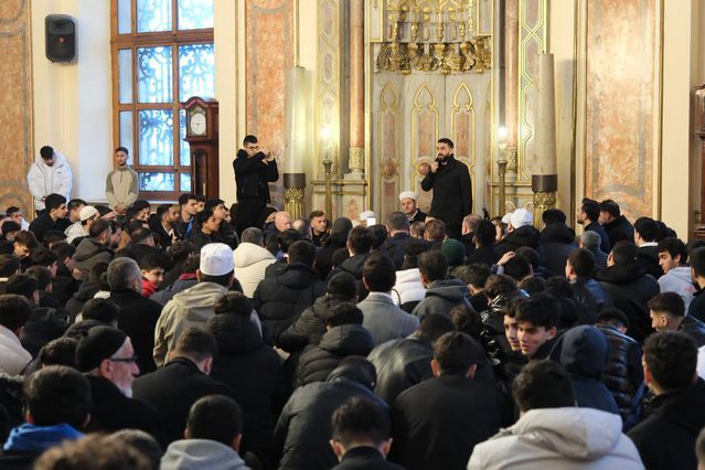 TÜGVA İstanbul 1453 Gençle Dolmabahçe Camii’nde Seher Namazında Buluştu