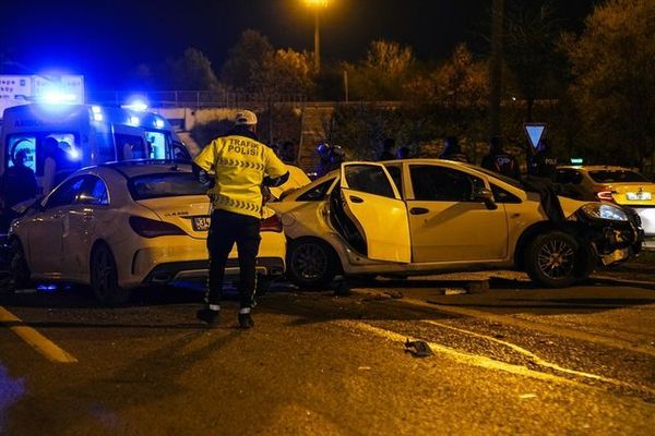 Ataşehir'de Emniyet Şeridinde Kaza: Sürücü Hayatını Kaybetti