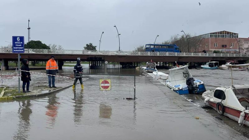 Çanakkale Sarıçay'daki Taşkın Sonrası Balıkçılar Nöbette