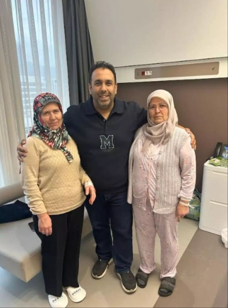 Çanakkaleli Kız Kardeşler Meme Kanserini Aynı Gün Ameliyatlarla Yendi