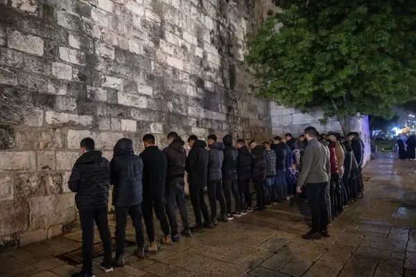 İsrail Polisi Doğu Kudüs'te Mescid-i Aksa'nın Kapatılmasına Tepki Gösteren Filistinlilere Müdahale Etti