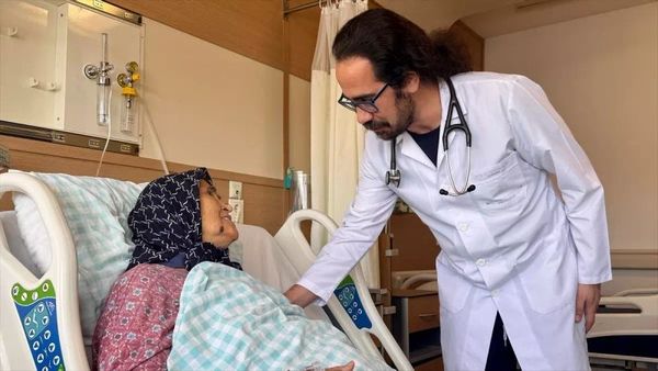 Konya'da 83 Yaşındaki Kalp Kapak Hastasına Kasık Yolu İle Yenilikçi Tedavi Uygulandı