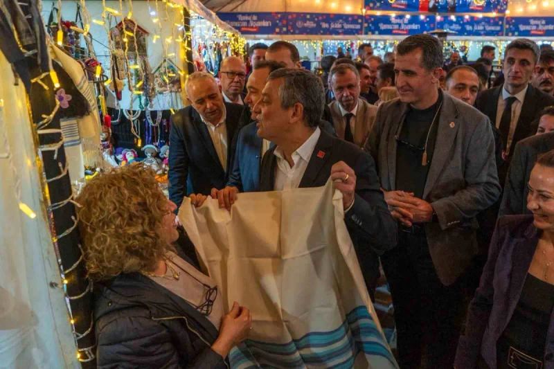 CHP Genel Başkanı Özel, Manisa'daki iftarda merhum belediye başkanlarını andı