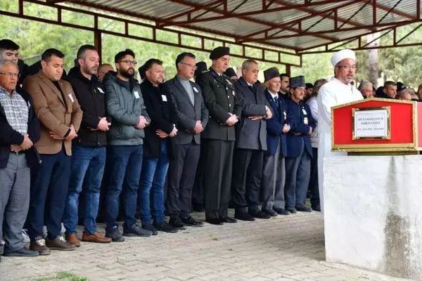 Kıbrıs Gazisi Süleyman Çopur, Alaşehir'de Son Yolculuğuna Uğurlandı