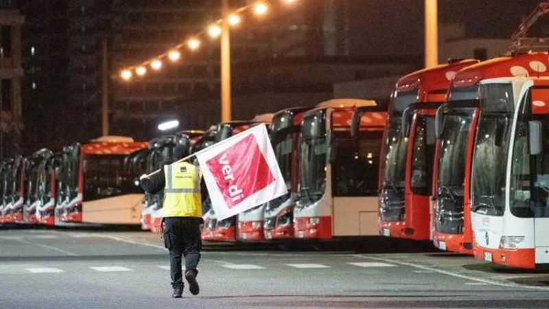 Almanya'da Toplu Taşımada Grevler Yüzünden Hizmetler Durma Noktasına Geldi
